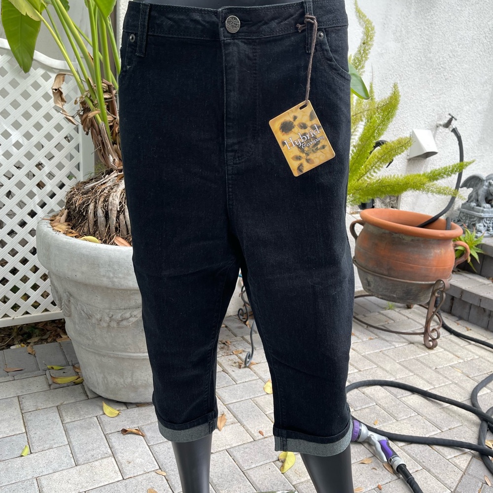 Hybrid & Company Brand Capri Jeans Black Size 16 High Rise Straight Leg NWT